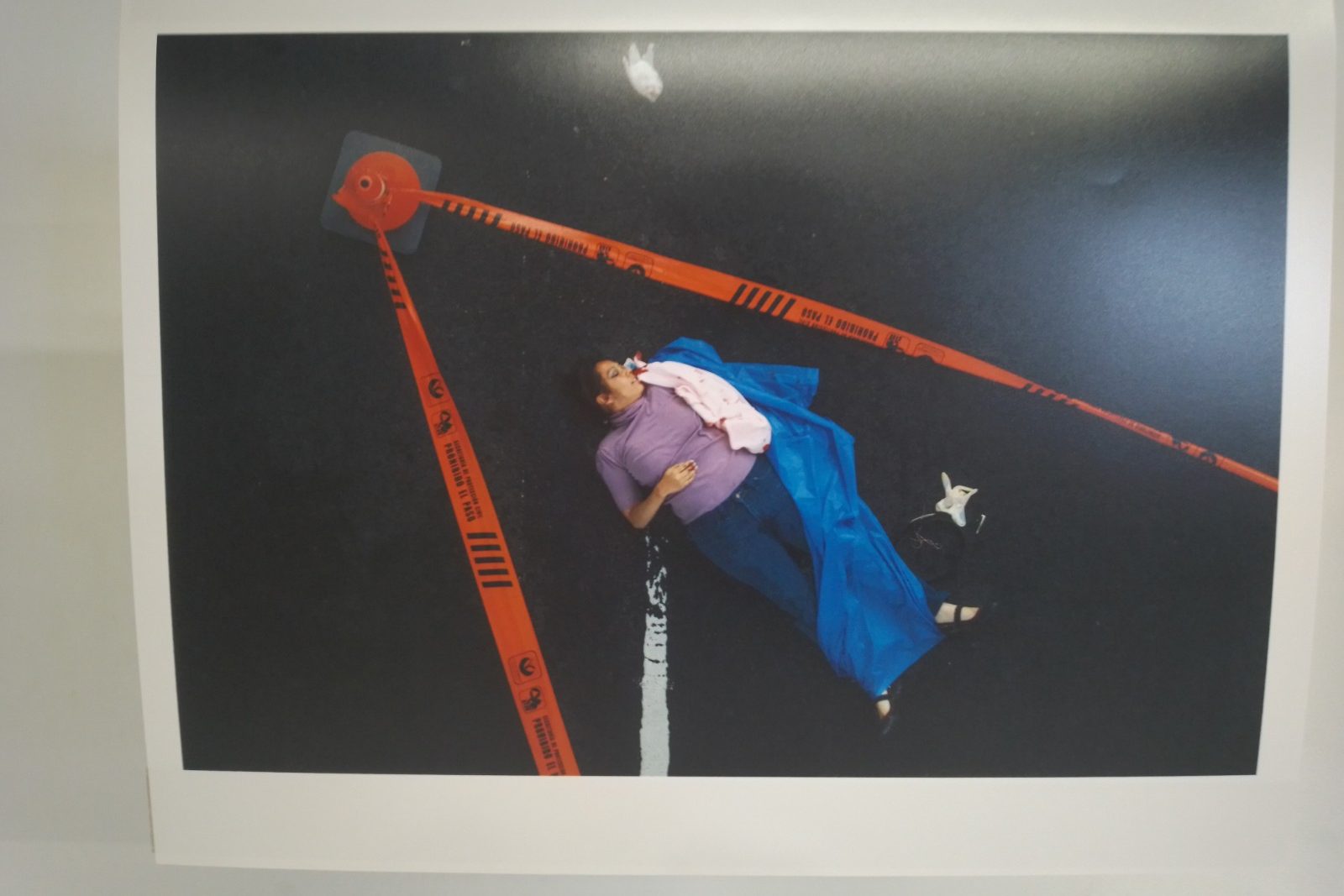Foto 1: una mujer murió después de aventarse de un puente hacia la calzada Ignacio Zaragoza, después de haber salido de la clínica 25 del Seguro Social , acompañada de su hijo, el menor fue llevado con sus familiares. 17 de agosto del 2014. Foto: Jair Cabrera Torres.